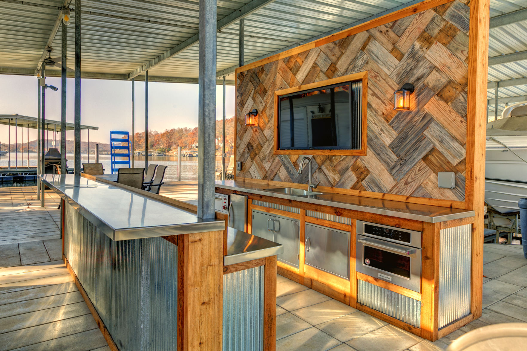 New Dock Trends: Bars & Outdoor Kitchens